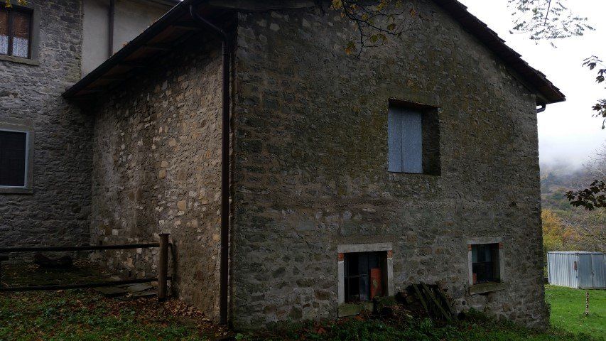 esterno casa da ristrutturare