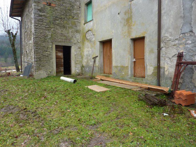 casa in pietra da ristrutturare