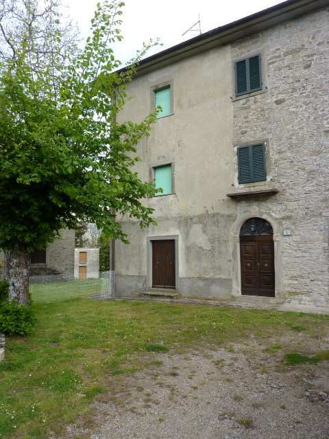 esterno casa da ristrutturare