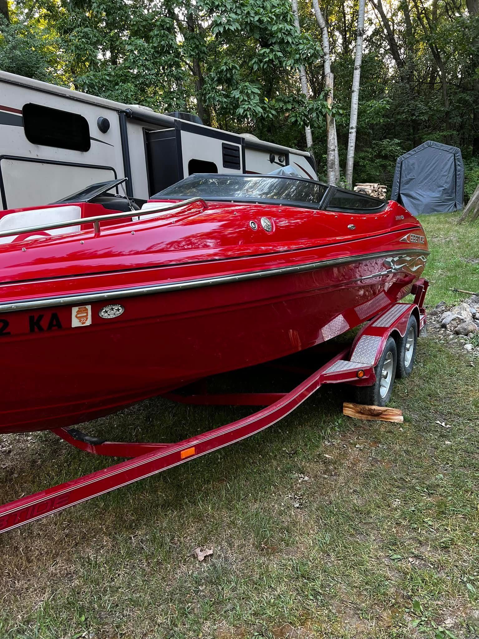 Boat bow sanding and oxidation removal in Antioch IL by Captain Coles Detailing.