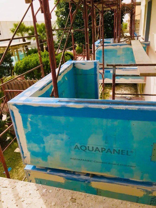 lavoro di pulizia facciata di edificio civile