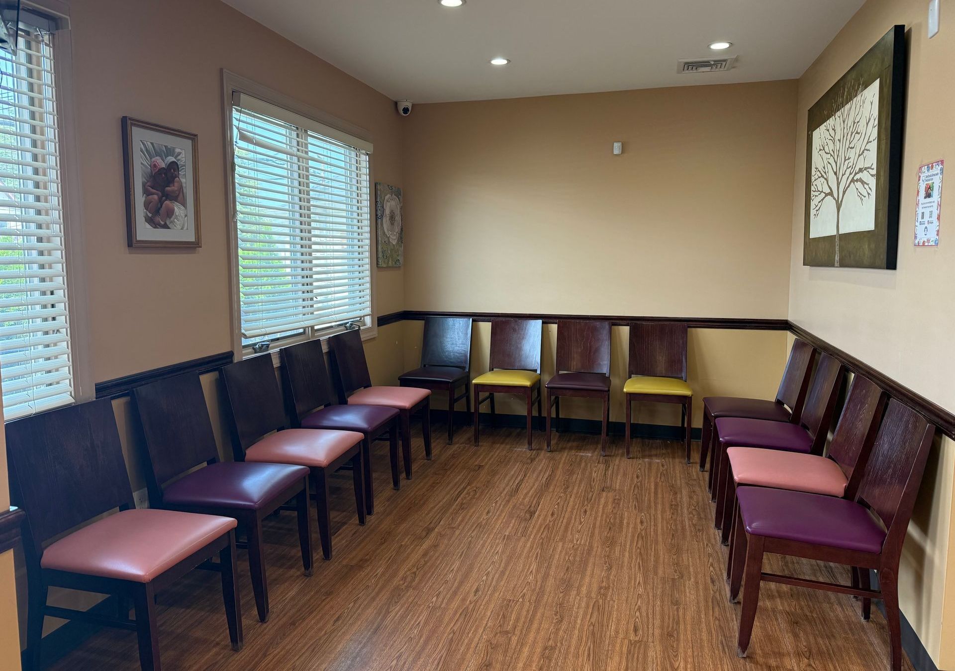 A row of chairs are lined up in a waiting room.