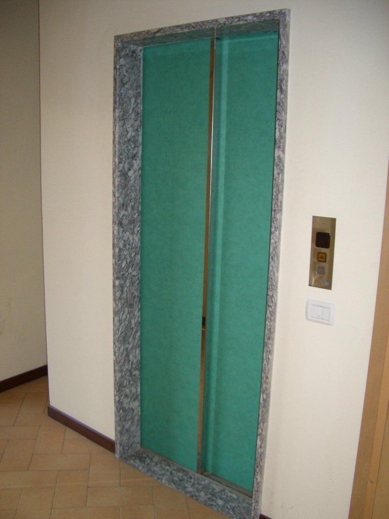 Porte ascensore verde