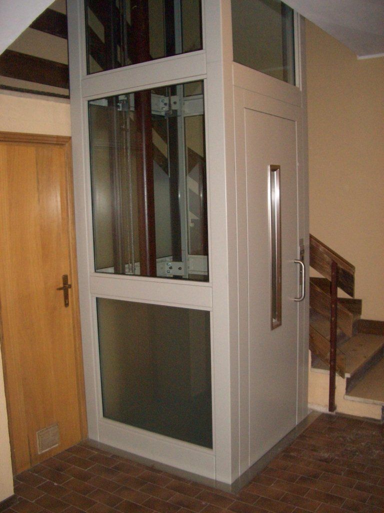 Cabina bianca ascensore