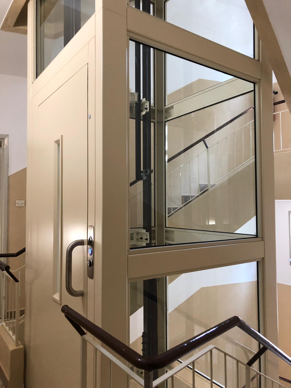 ascensore su misura oleodinamico con cabina