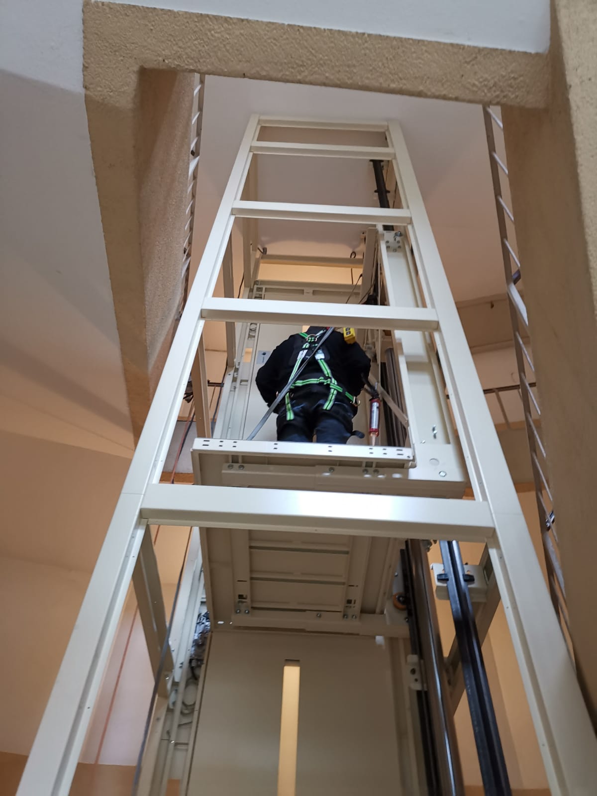 Realizzazione macchina elevatrice