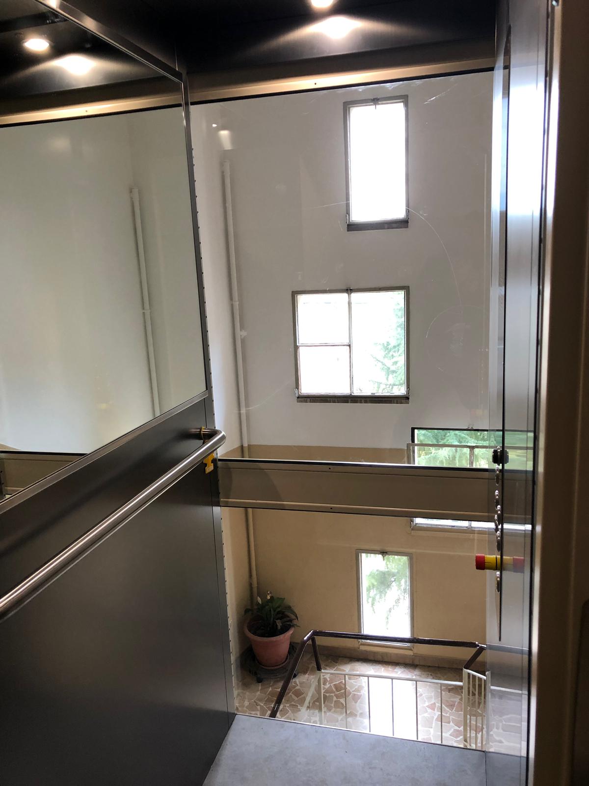 Installazione macchina elevatrice