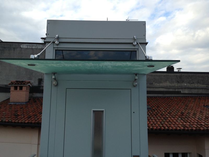 pensilina in vetro per piattaforme elevatrici