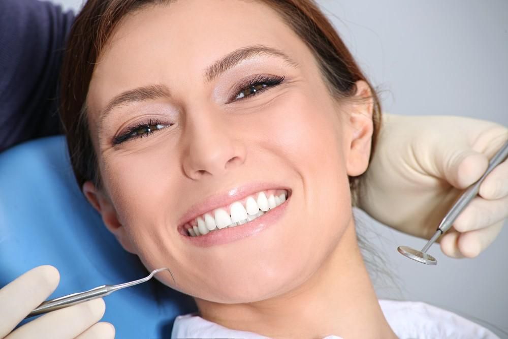 5 Smile Flaws Easily Remedied by Veneers : Greenwich Dentistry