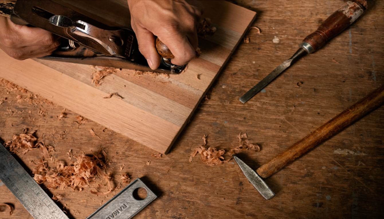 cómo reparar muebles de madera granada