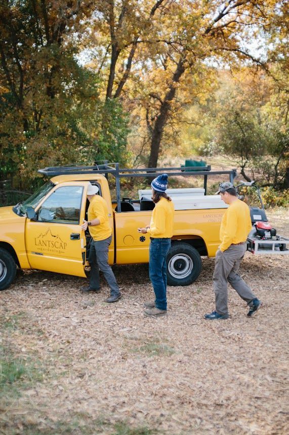 Lantscap Truck & Employees