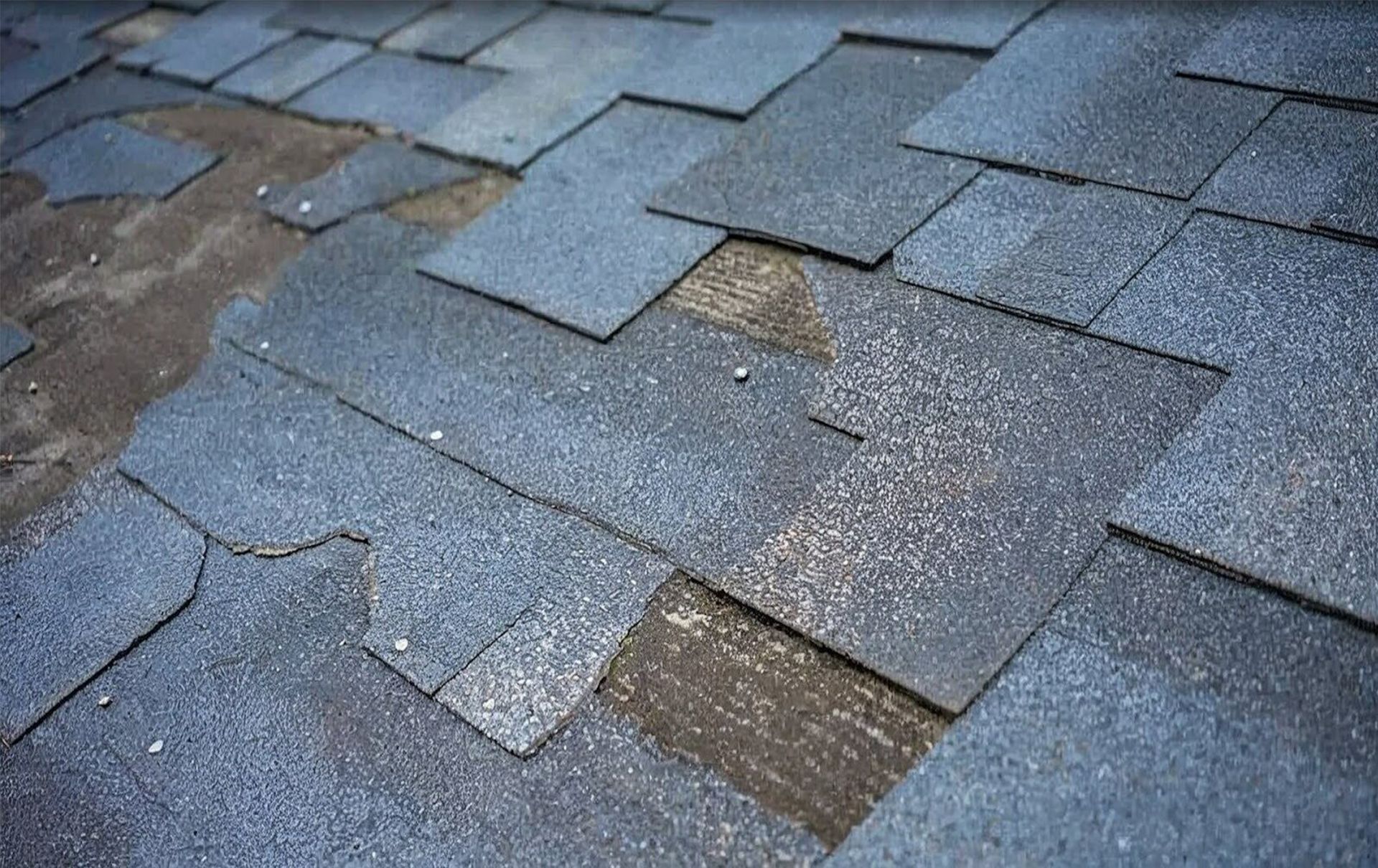 Early signs of roof problems homeowners often miss