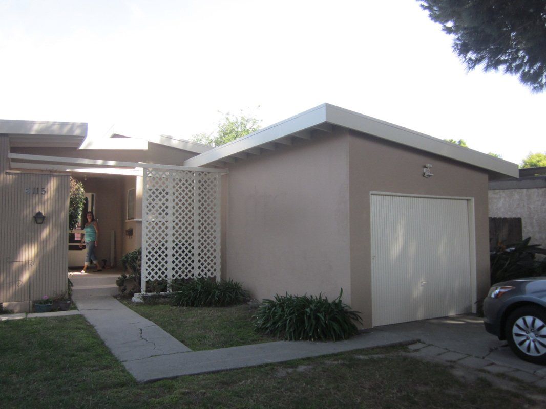 view of apartment from the outside