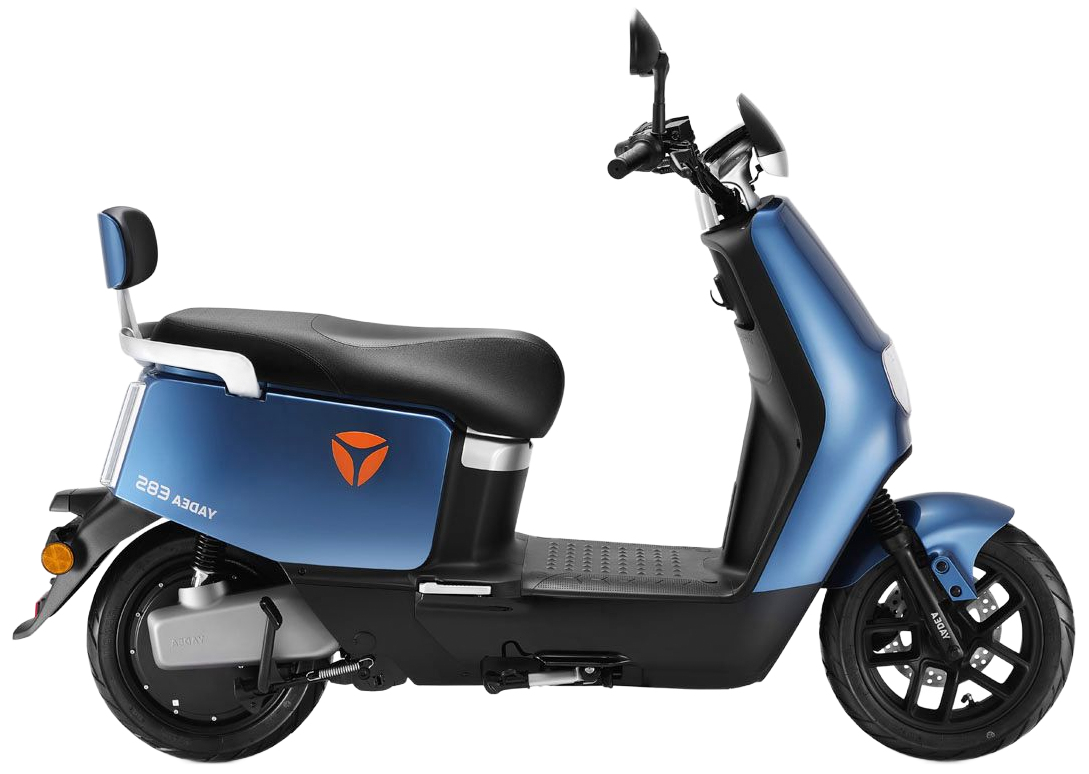 Blauwe elektrische scooter met zwarte zitting, rugleuning voor de achterpassagier en Yadea-logo.