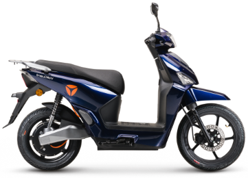 Zwarte elektrische scooter, merk Yadea, zijaanzicht, op een witte achtergrond.