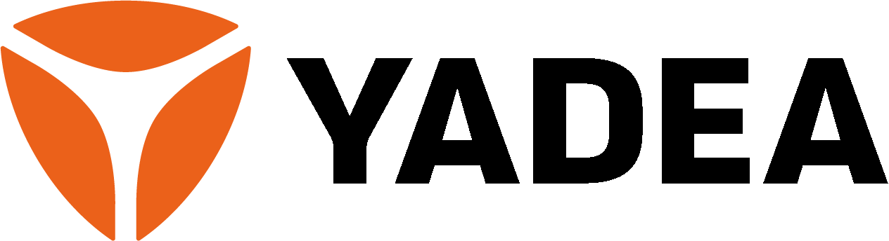 YADEA-logo: oranje abstracte vorm links van het zwarte woord 