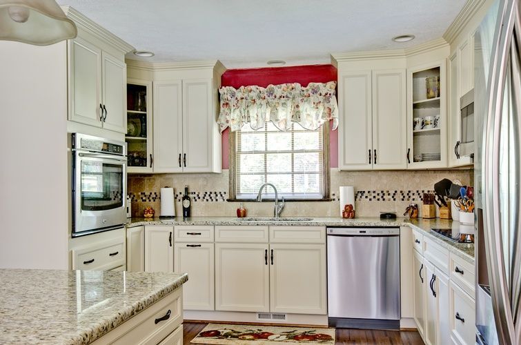 Austin Residence Attractive Kitchen
