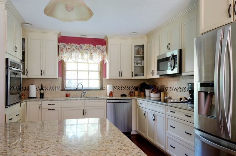 Austin Residence Spacious Kitchen
