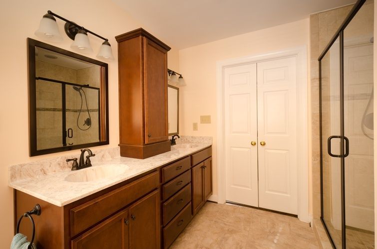 McDonald Residence Clean Bathroom