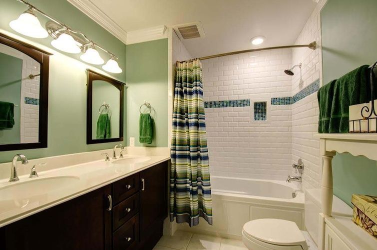 Shirey Residence Spacious Hall Bath