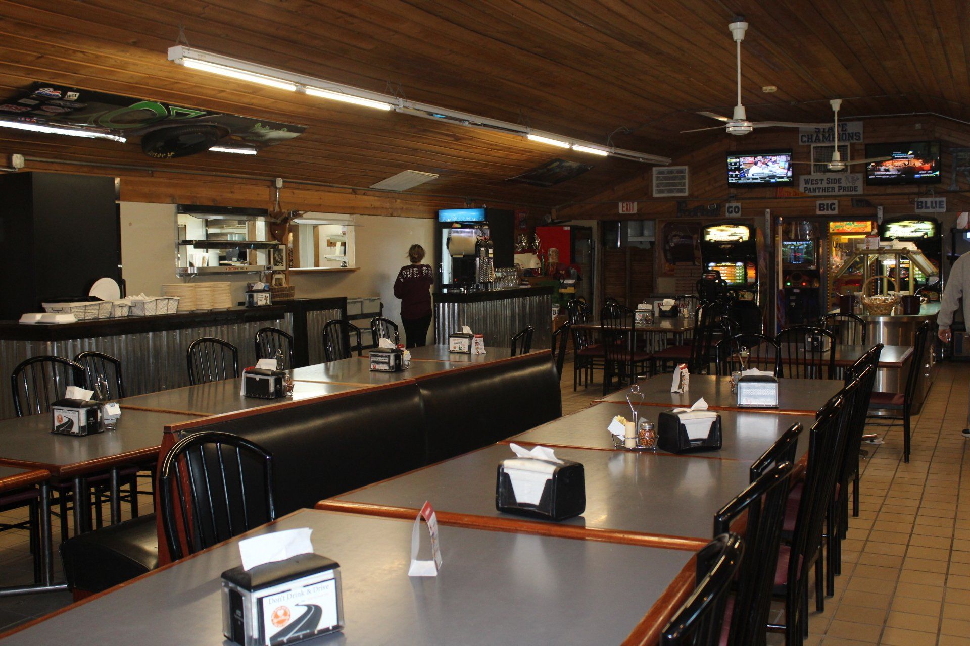 parkway pizza dining