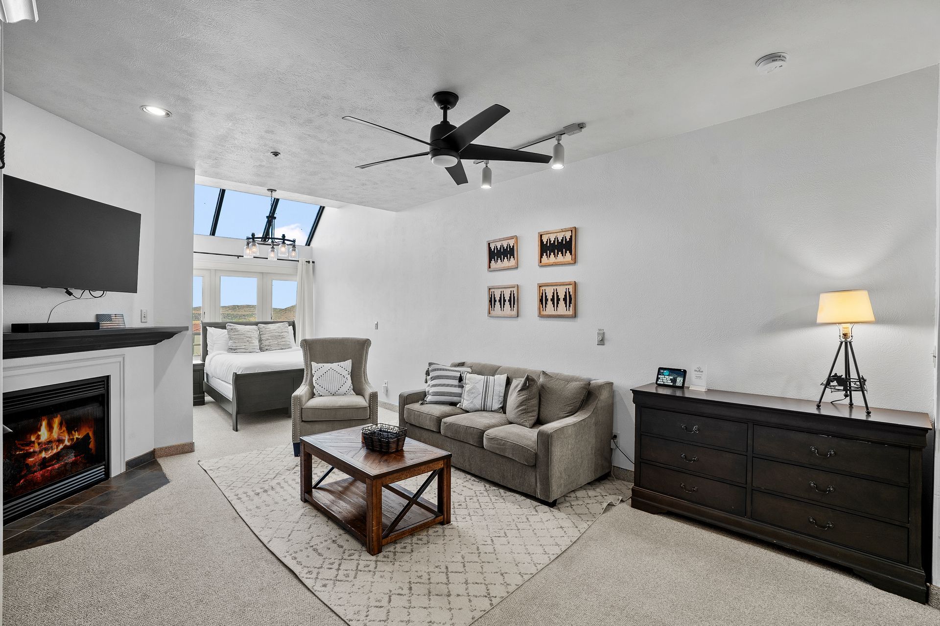 Cozy Living Area with Gas Fireplace - Après Ski Relaxation at Park City Base