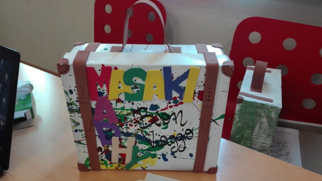 scatola decorata dai bambini