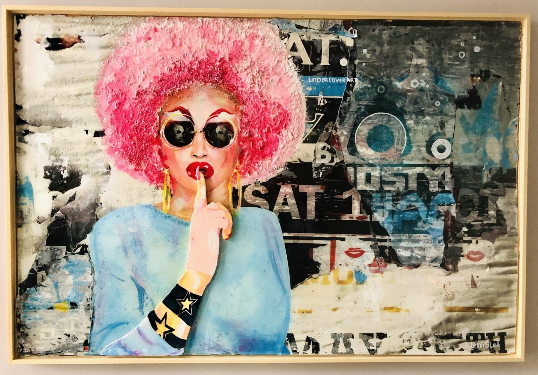 gaypride, Dragqueen, streetart, popart, gayart, queerart, epoxyart, epoxyresin, Lady Galore,Sander den Baas, makeup artist, drag, art ,kunst , undercoverart, beau korblet, gegoten in epoxy, posters van de straat, gescheurde posters, steegjes, stencil, grafitty, iconen, icons, uniek, nieuw getalenteerde kunstenaars 2022, nieuw talent 2022, betaalbare kunst, welke kunst nu kopen, investeren in kunst, urban art, stoere kunst , feminist, feministische kunstenaars, feministische kunst, Queer artist, vropuwen die van vrouwen houden, lesbische vrouwen, mannen die van mannen houden, homo art, lesbian art, lgbtq art, lgbtqi art, lhbtq kunst, rainbow art, kunst voor in clubs, kunst voor in restaurant,