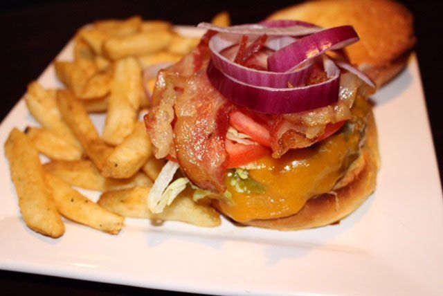 Green's Irish Pub- Bacon Burger | 516.570.6220