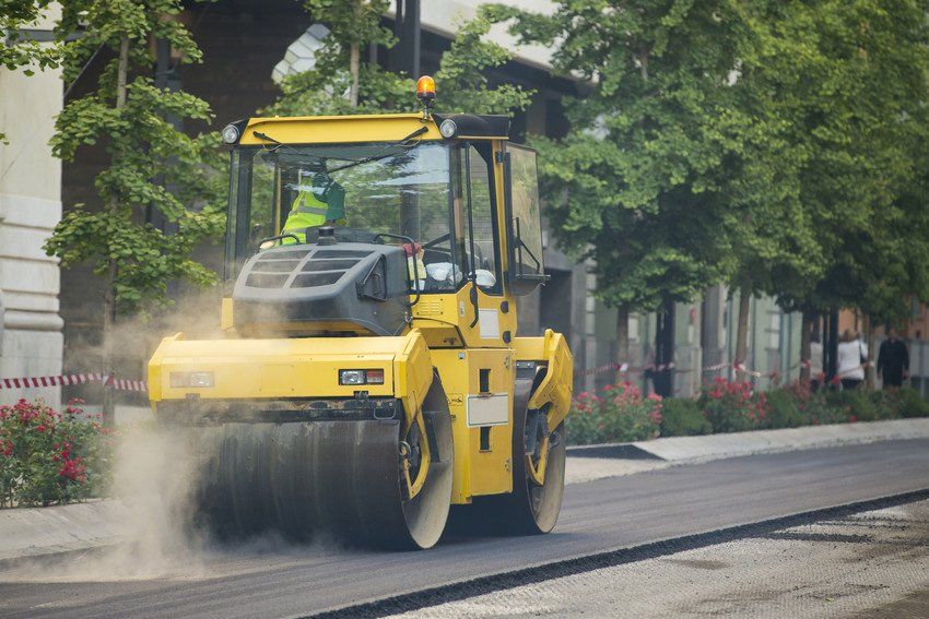 Tarmac ® and asphalt laying