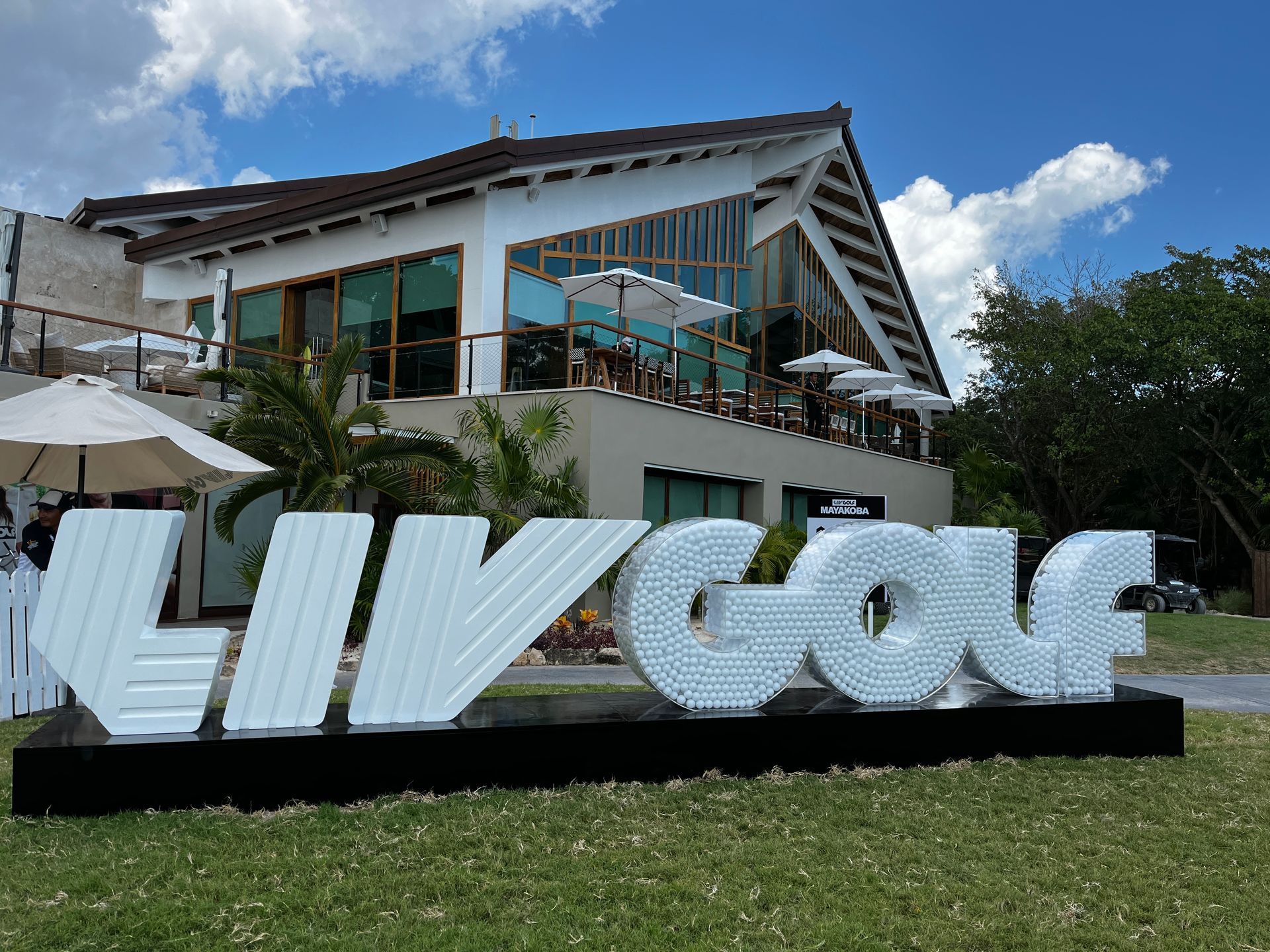Measuring the success of a corporate event goes beyond counting attendees or collecting feedback. 