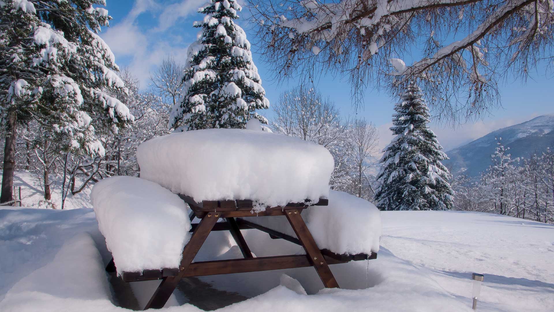 Terrasse neige - Gîte Coquelicots d'Azun