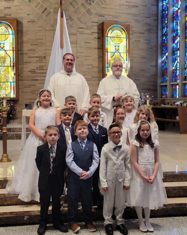 A group of children are posing for a picture in a church.