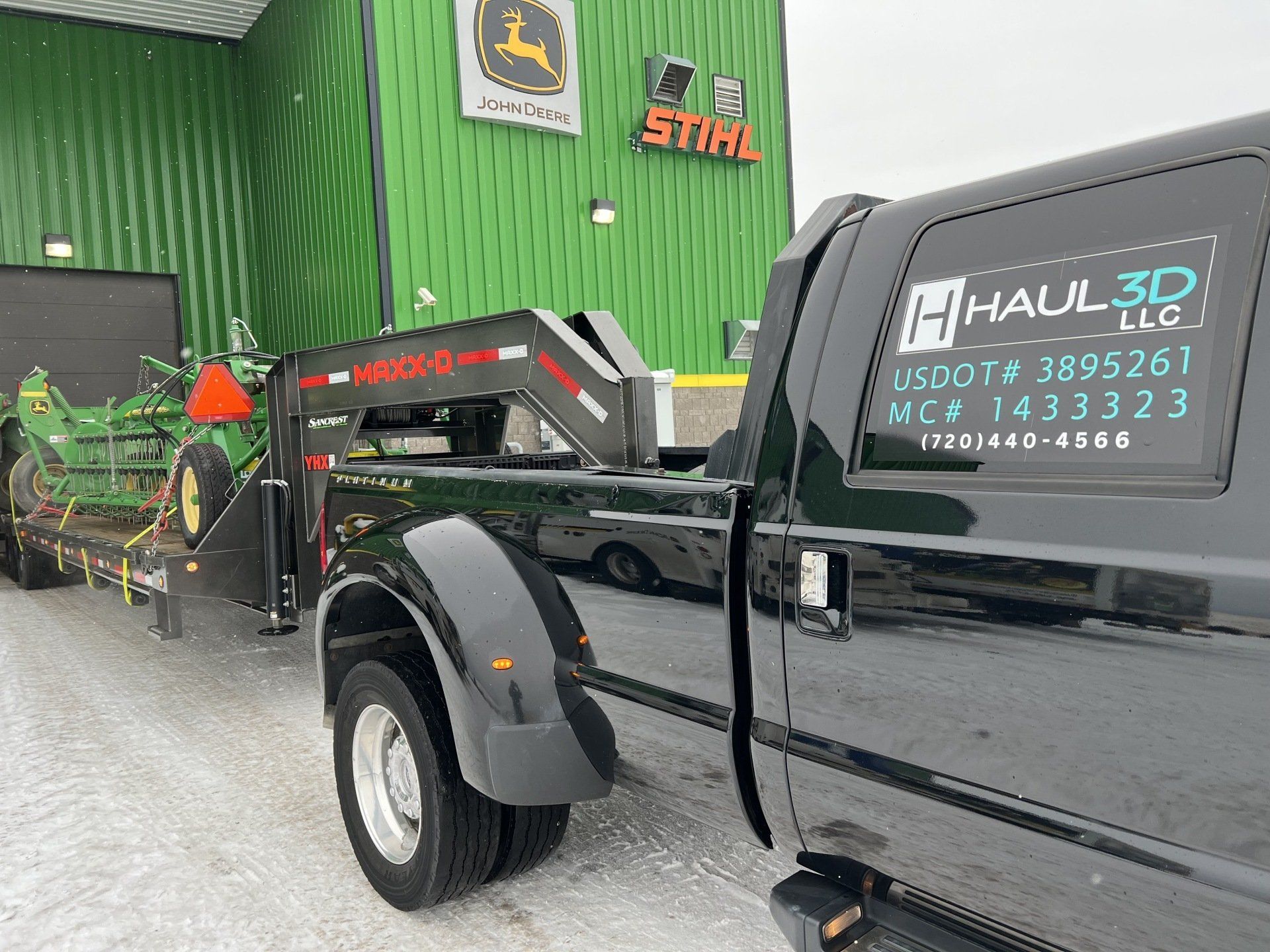 john deere equipment being hauled by haul3d