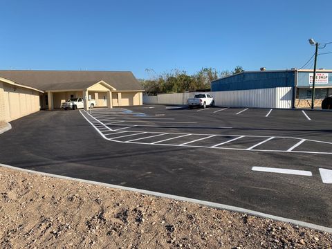 Line strips on warehouse parking lot - Deer Park, TX - DH Construction