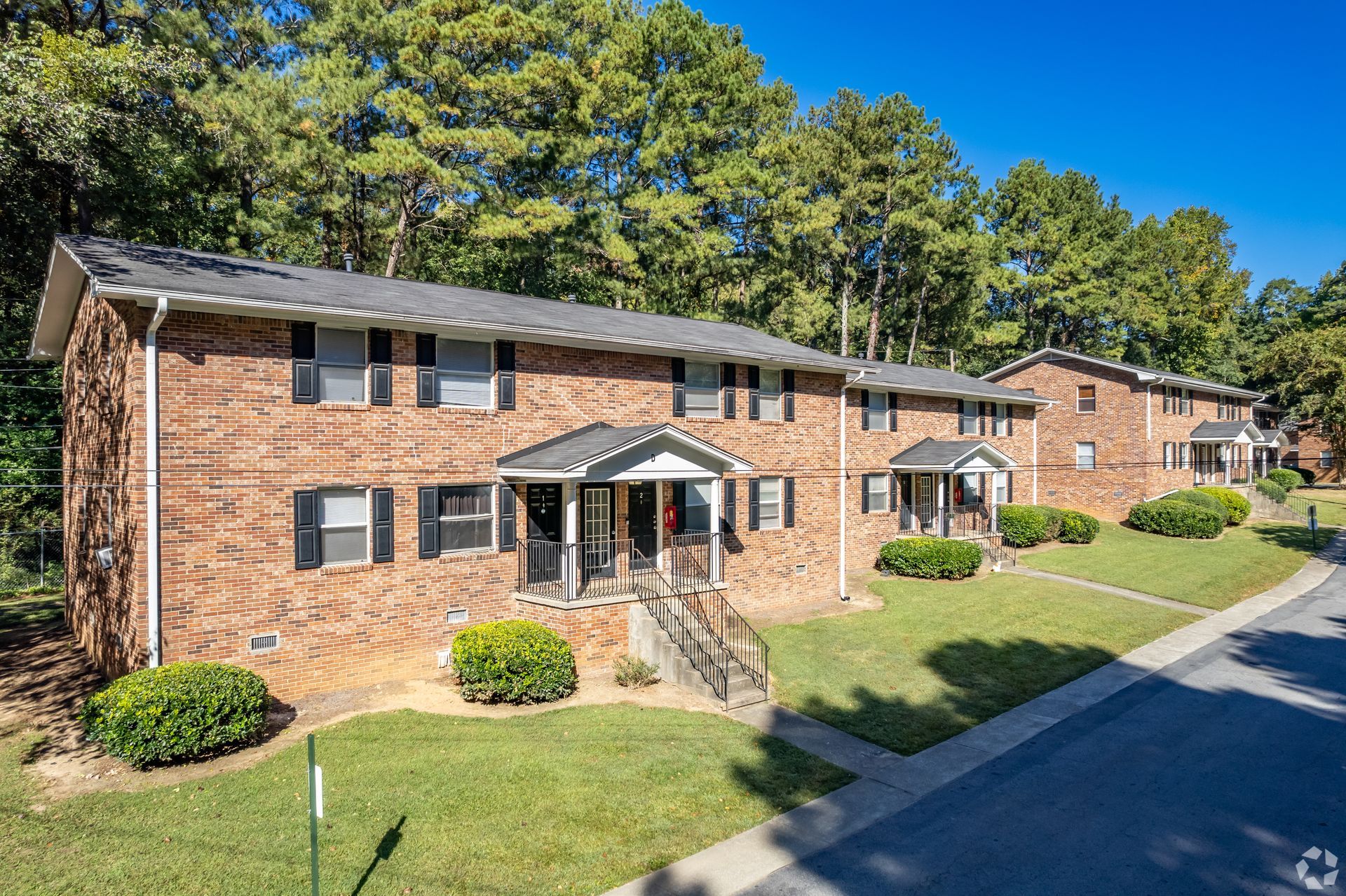 Building of Cascade Oaks Apartments in Atlanta, GA.