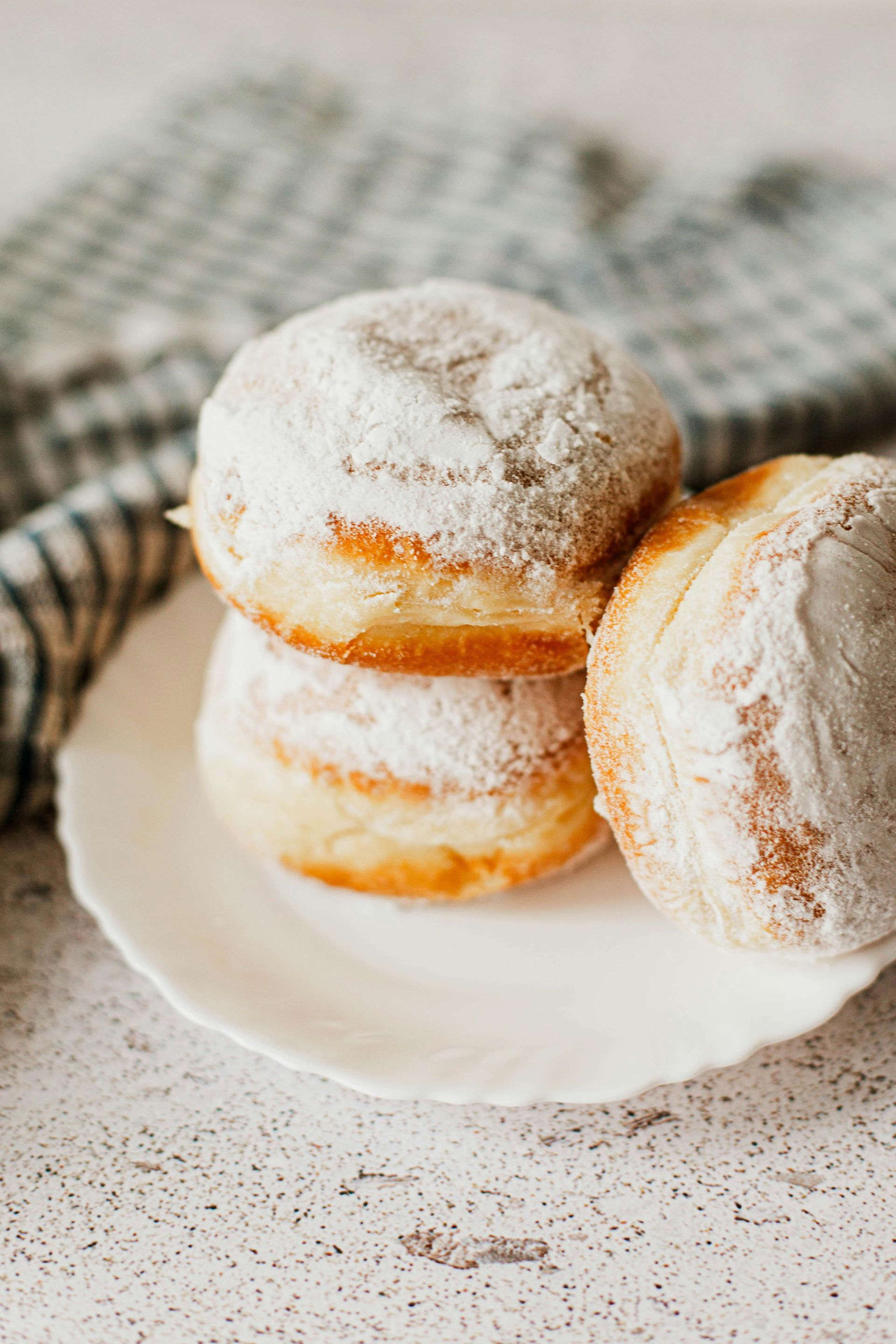 לביבות, סופגניות, ספינג'....הכל בשביל שלא נשכח את נס פך השמן. ואז מגיעים כל המספרים שהורסים את החגיג