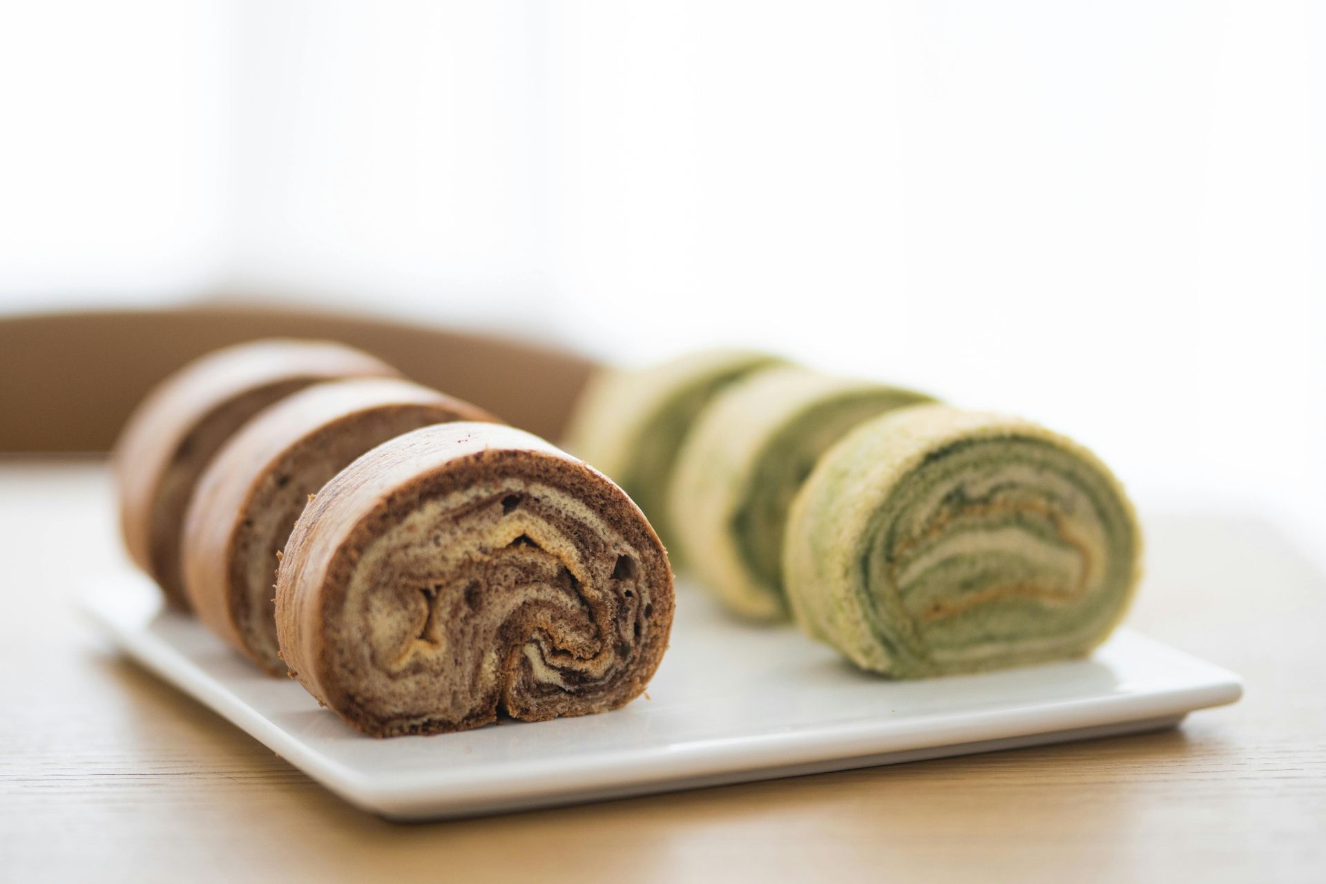 מחפשים משהו מתוק ולא עתיר קלוריות ליד הקפה? מצאתם! רולדת תמרים טעימה ומזינה, רק 30 קלוריות לפרוסה!