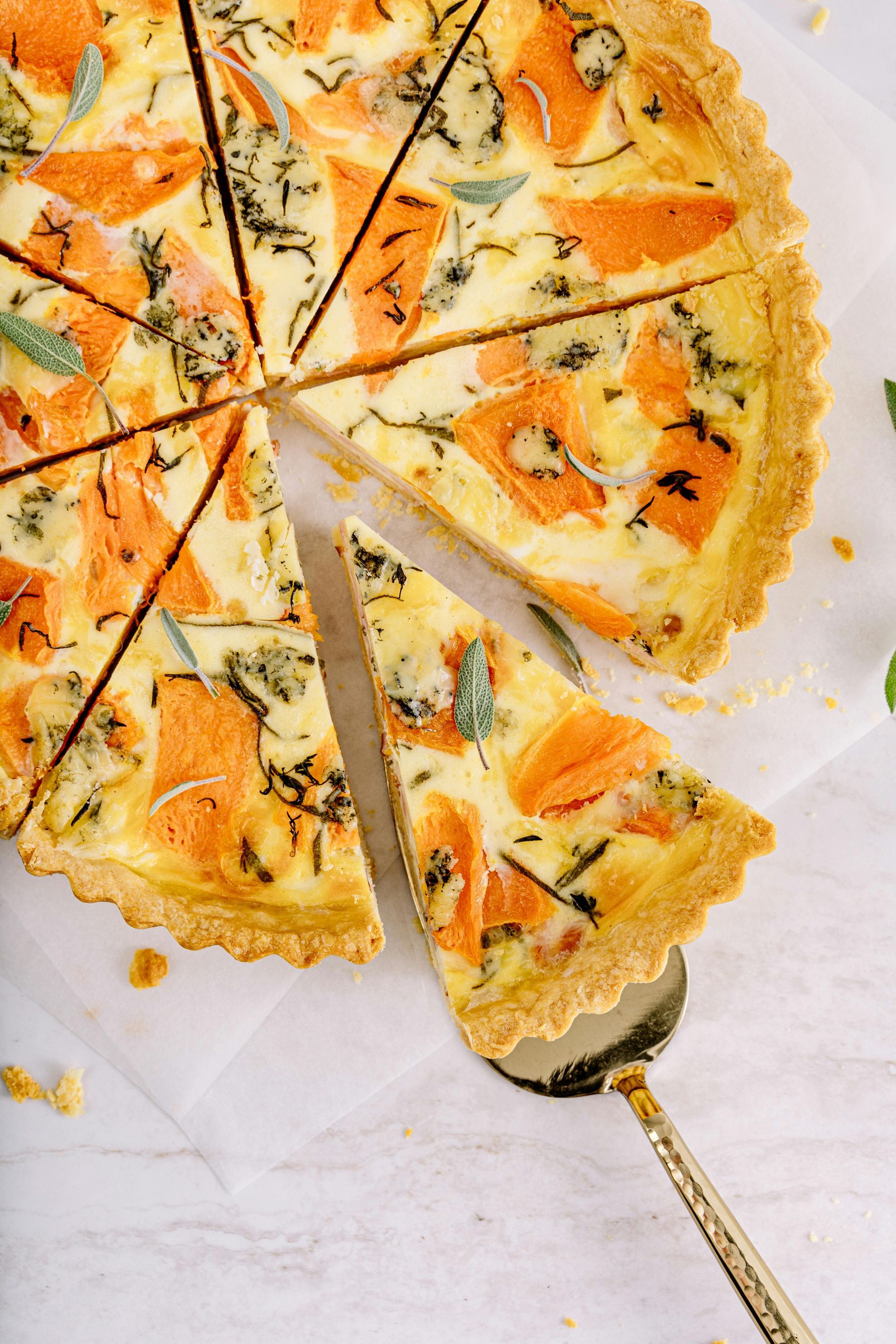 מלח פלפל ותבלינים לפי הטעם, תבלינים לפי הטעם, 2 כפות גבינת פרמזן מגוררת, הכנה: מערבבים את כל החומרים