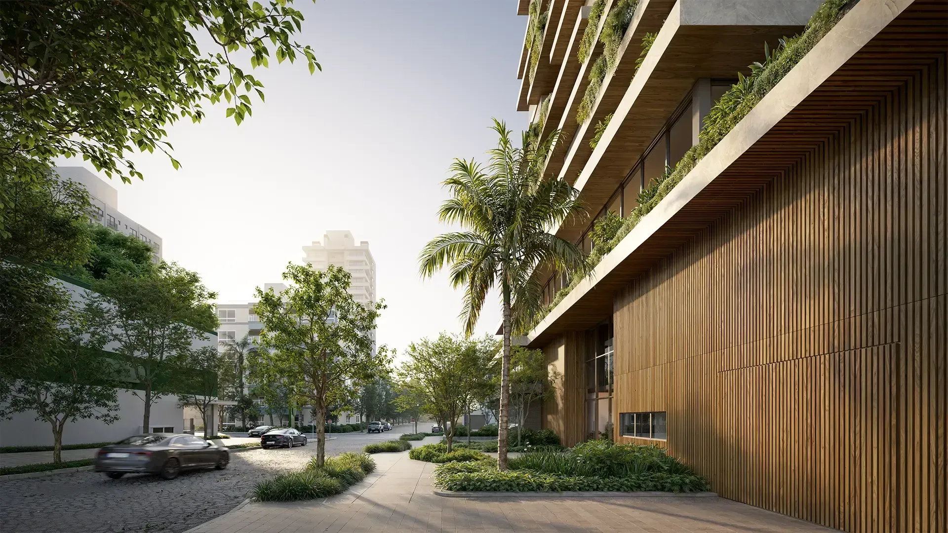 Exterior do edifício com painéis de madeira, varandas com vegetação e rua com árvores e carros.