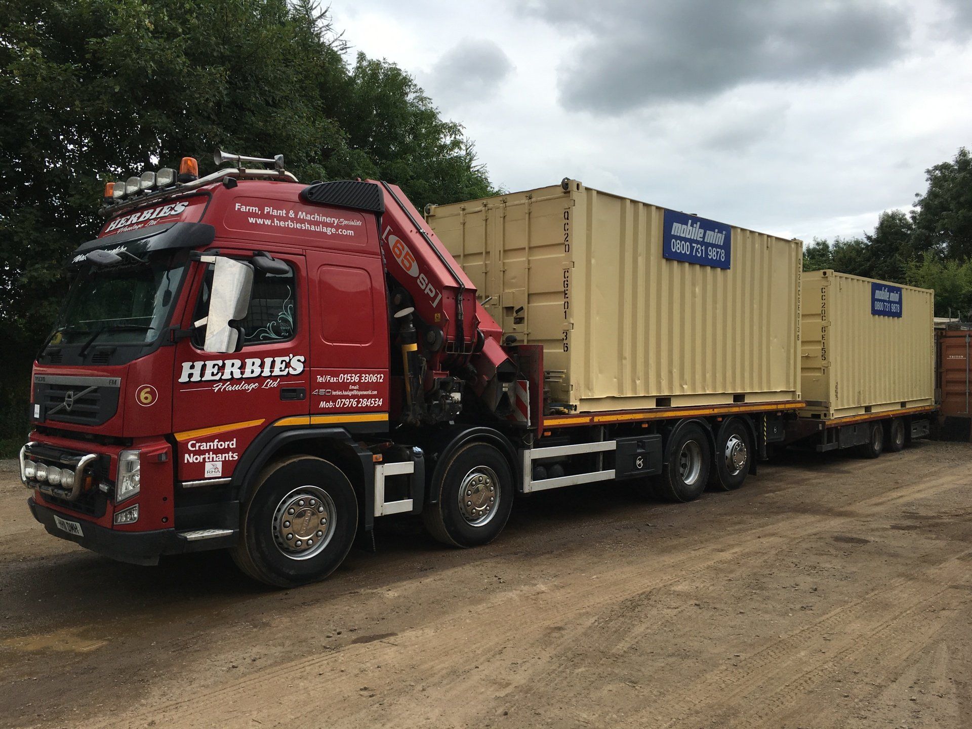 Haulage vehcile transporting storage containers