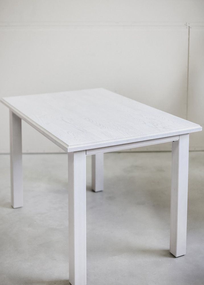 Baltas stalas po dažymo