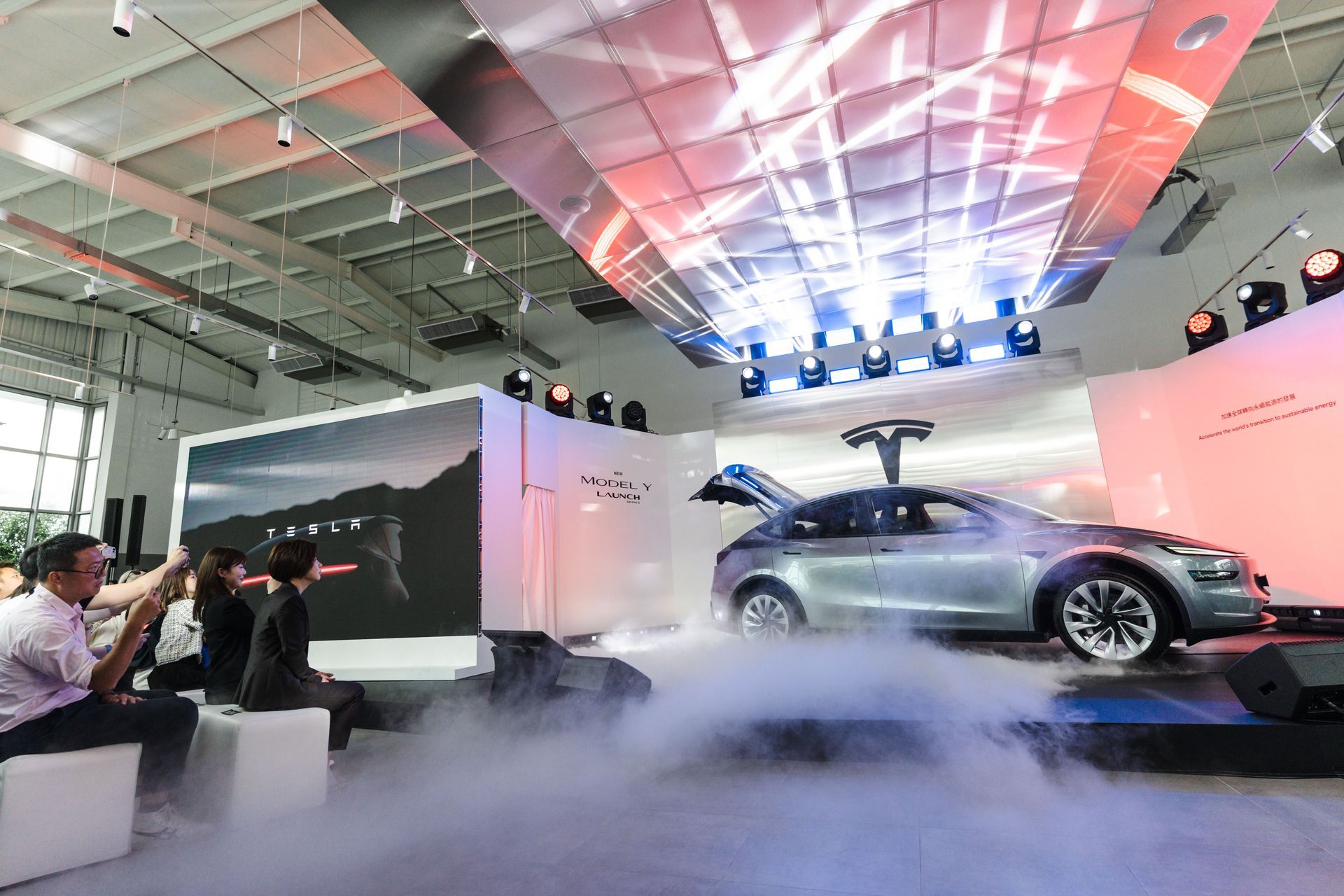 2025 特斯拉Model Y交車