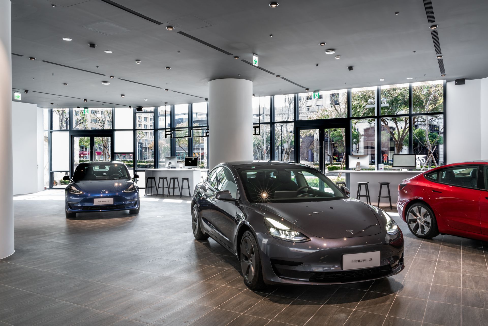 TESLA 新竹竹北體驗店