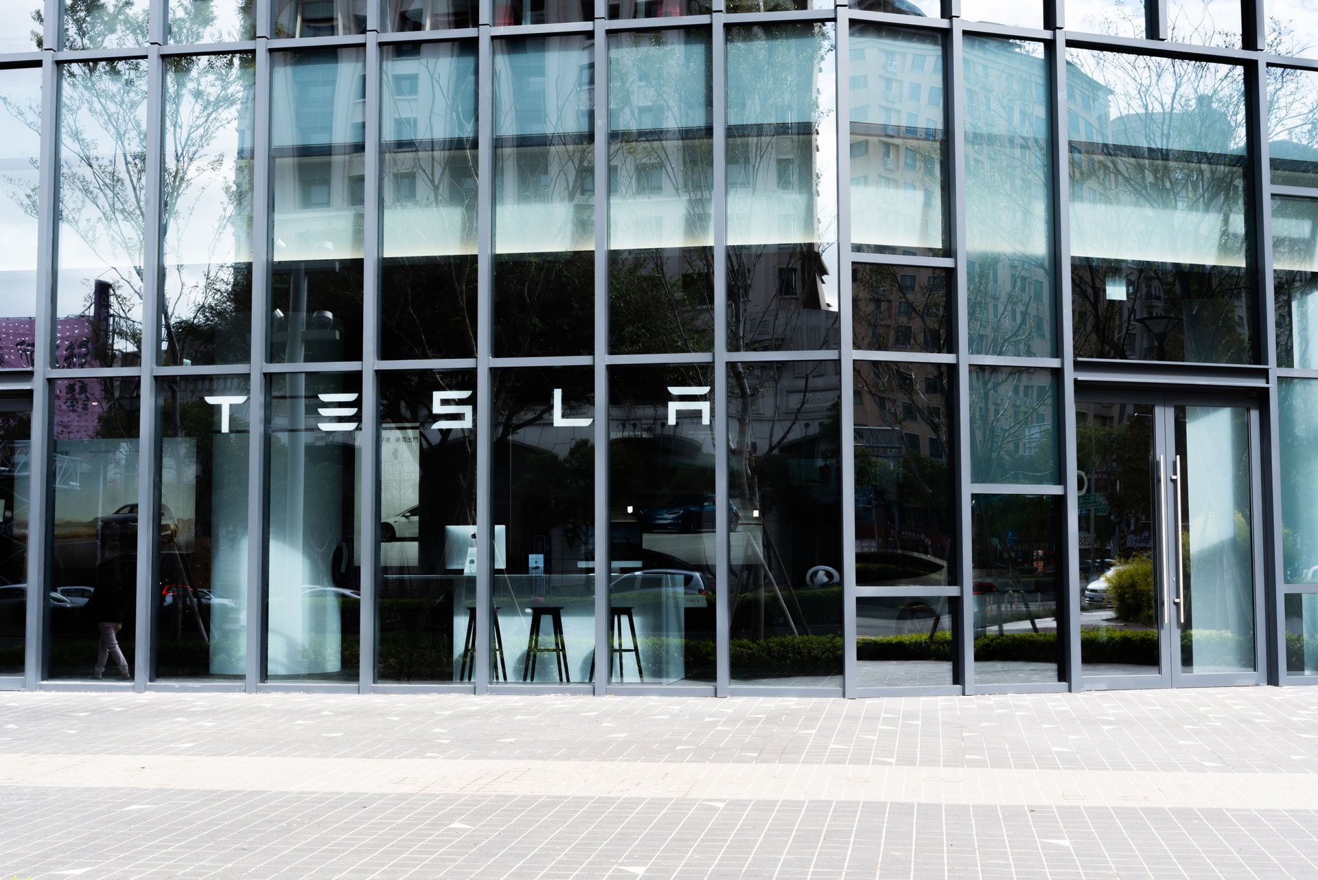 TESLA 新竹竹北體驗店