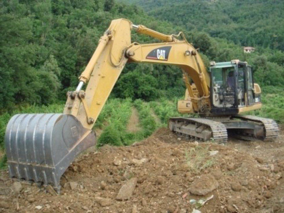 Ruspa cingolata per scavi e scassi di terreni