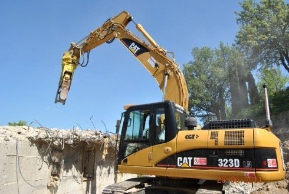 Demolizione di opere di edilizia primaria