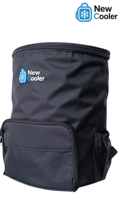 Mochila térmica preta com isolamento térmico, bolso frontal e bolso lateral de malha; logotipo 