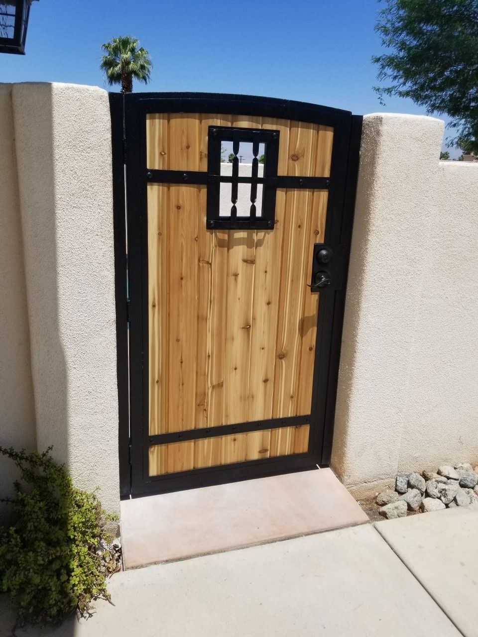 A wooden gate with the letter h on it