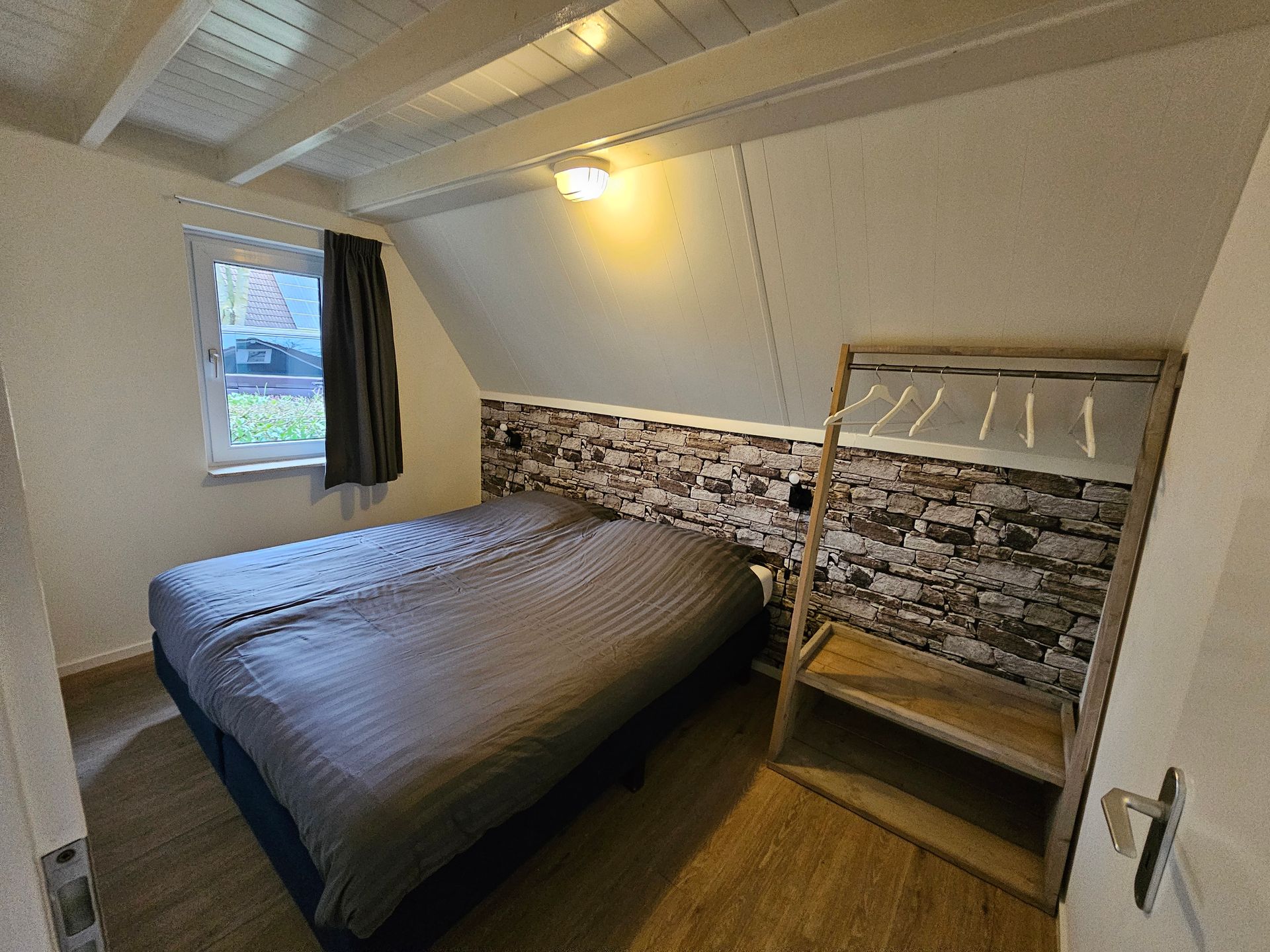 6 persoons vakantiewoning met tweepersoons kamer met losse boxspring